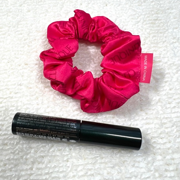 🎁Pick 5 for $25🎁 CLINIQUE High Impact Mascara mini and pink scrunchy duo - Picture 4 of 5